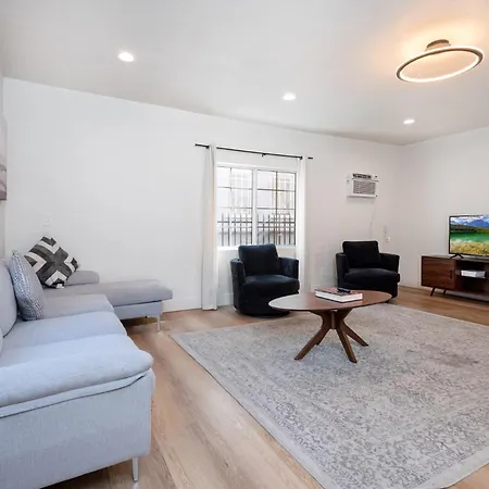 Modern 1Bd Apartment In Prime Location